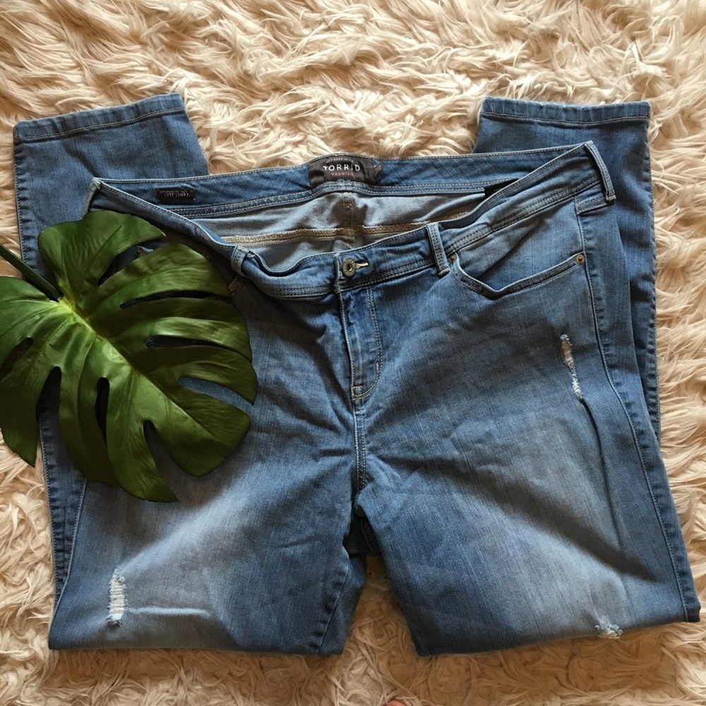 Torrid Luxe Skinny Jeans Light Wash Distressed